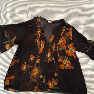 Beautiful collared aritzia blouse